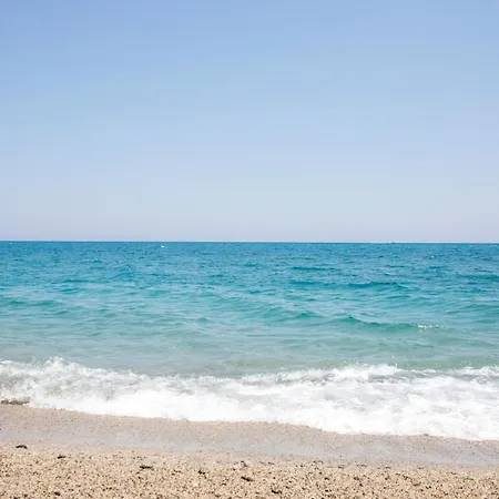 בית נופש Gorgeous Home In Melito Porto Salvo
